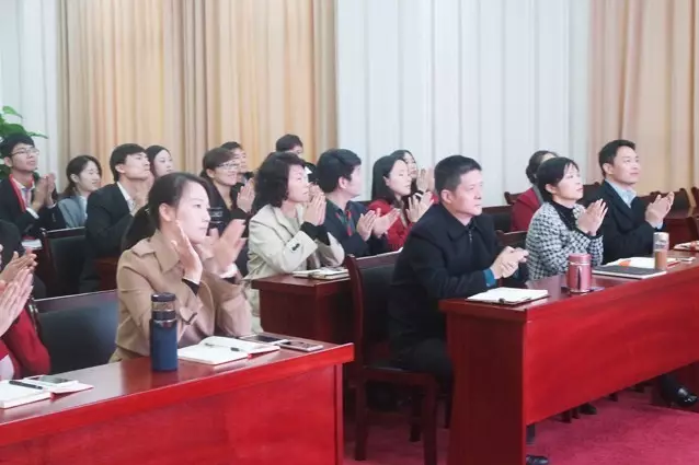 東方龍商務舉行月度工作總結，并部署下階段工作任務