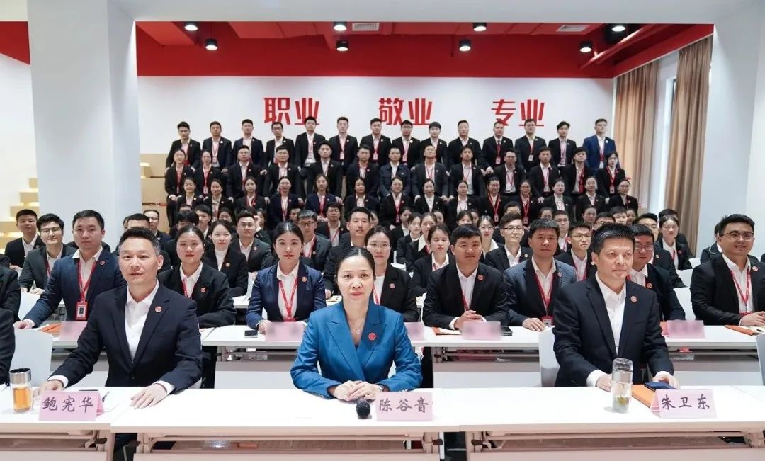 聚勢行，闖新途！東方龍商務召開一季度“開門紅”總結表彰暨“奔跑二季度”競賽總動員