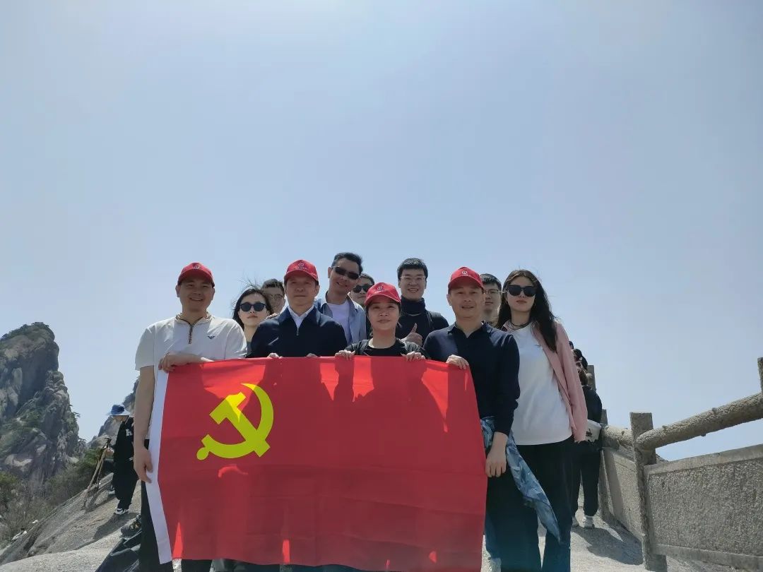 東方龍商務與春天有個約會！集團100余人赴安徽黃山“團建”，太嗨了！“奔跑二季度”——我們準備好了！